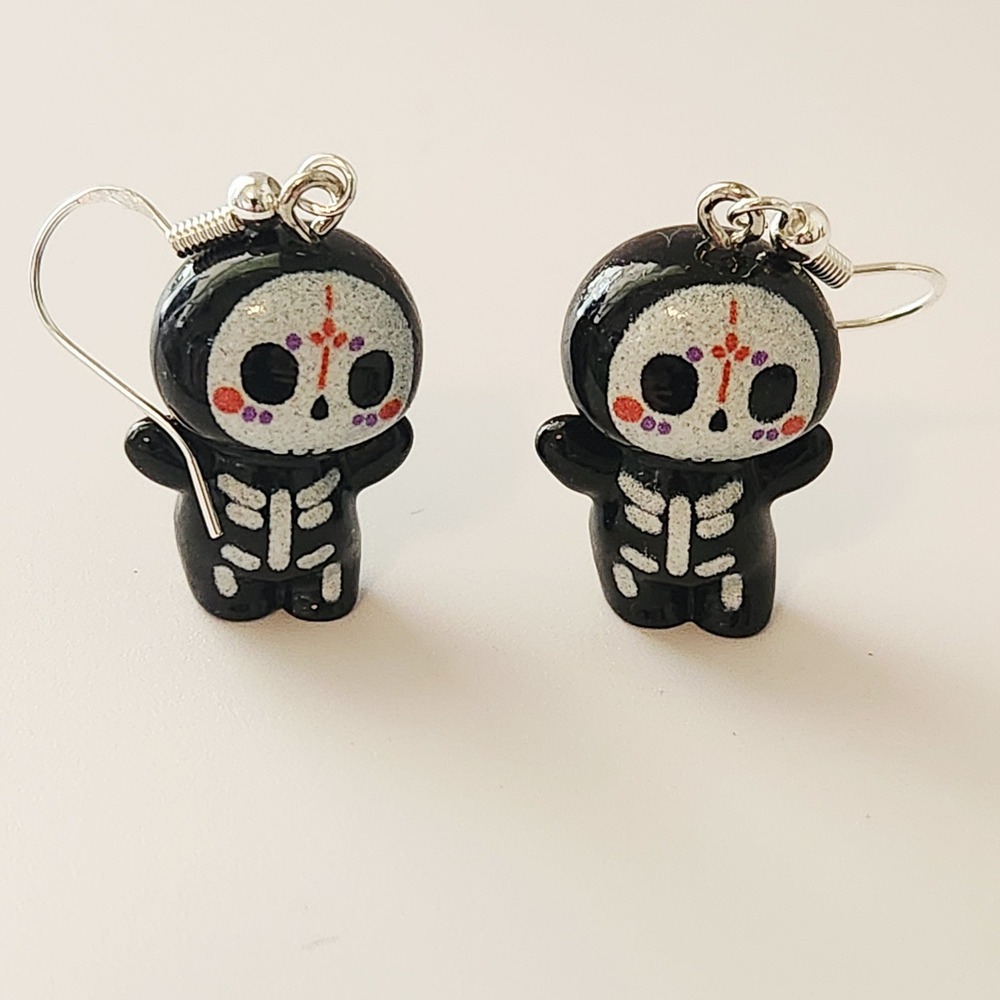 Day of the Dead Sugar Skull Skeleton Chibi Drop Earrings‎ Black White Glossy